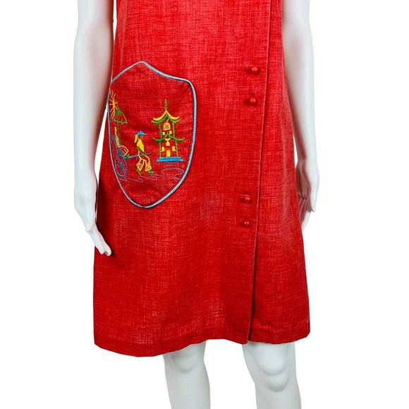 Vintage 1960s Red Shift Dress Asian Motif Pocket Housedress Frog Closures | B 36 - Picture 6 of 11